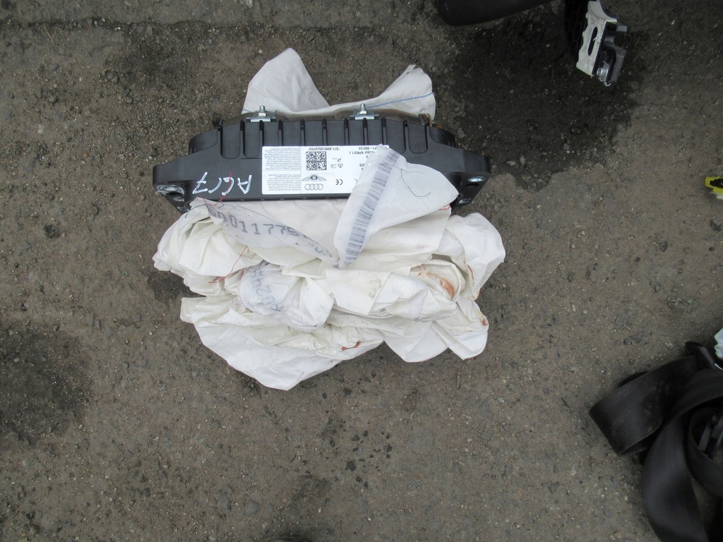 фото №5, Audi a6 c7 приборная панель консоль подушка ремни czarna