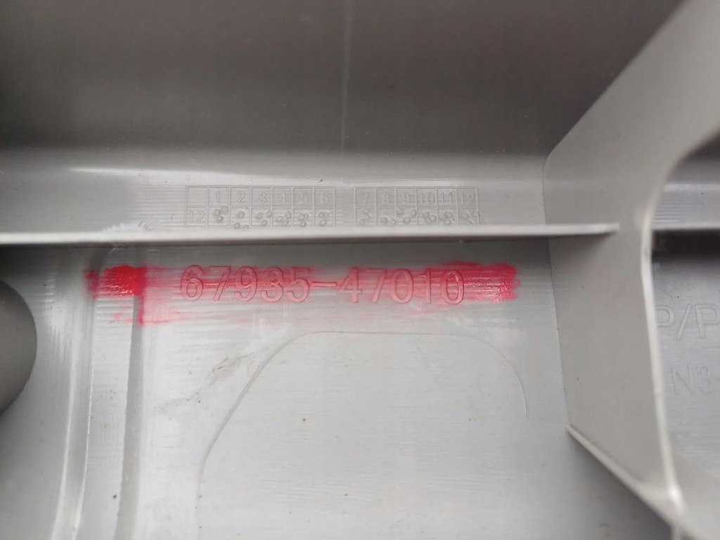 фото №5, Обшивка пластик накладка поріг багажника накладка поперечина toyota prius plus 1