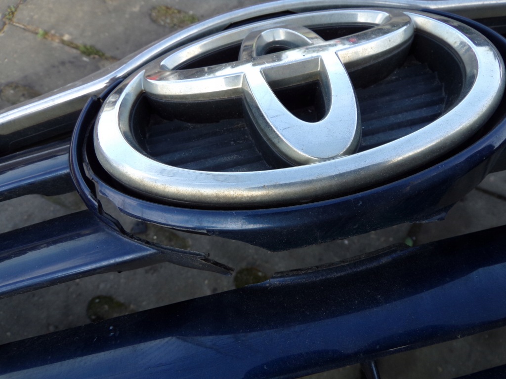 Бампер передний передок  toyota avensis t25 цвет 273 с Разборки