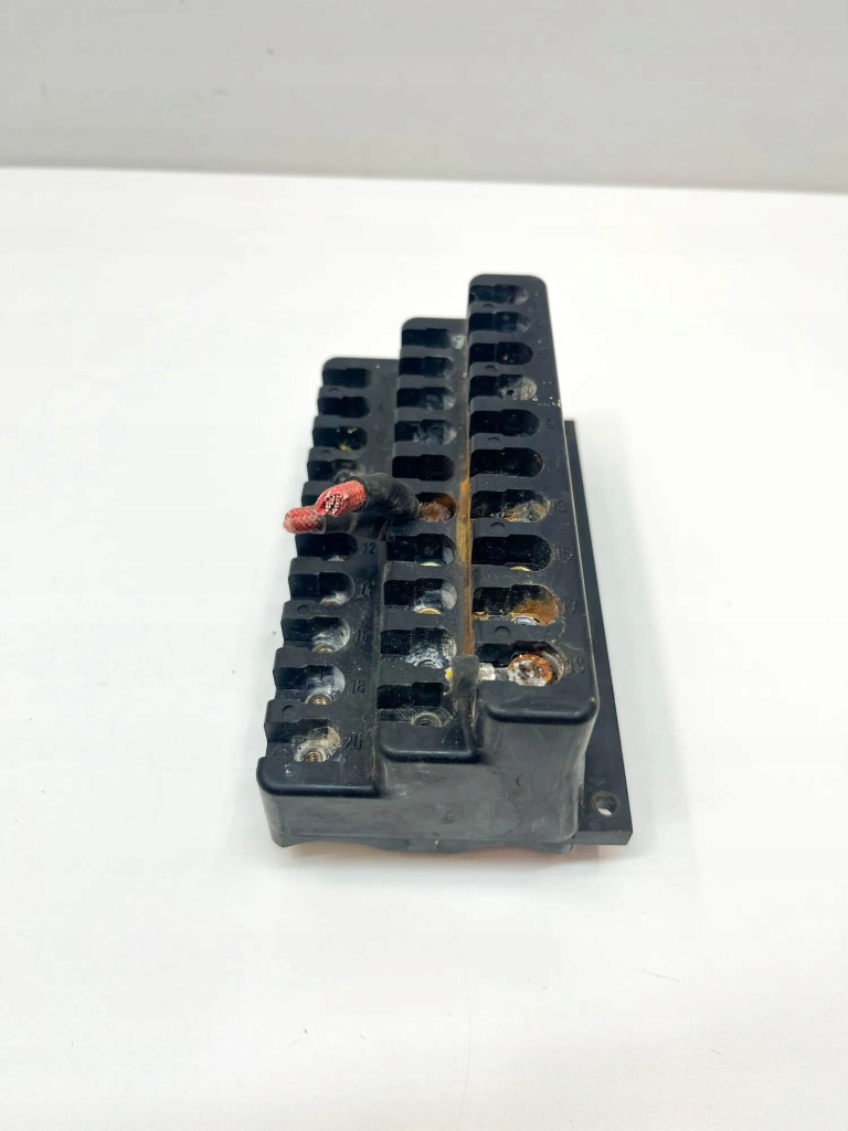 Коробка предохранителей mercedes-benz sl r107 a1075400450 33117377 3.8l Киев