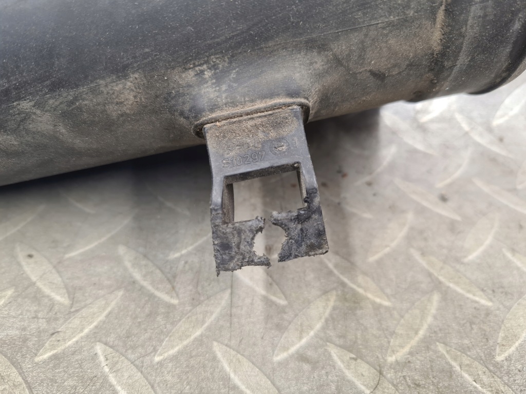 Шланг труба патрубок повітрозабірник впуск повітря insignia a 2.8 turbo 55560899 в Україні