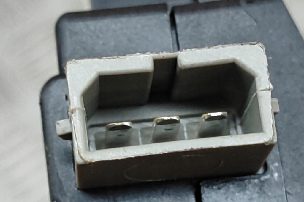 фото №5, Vw passat b7 362 замок крышки багажника 4f5827505d