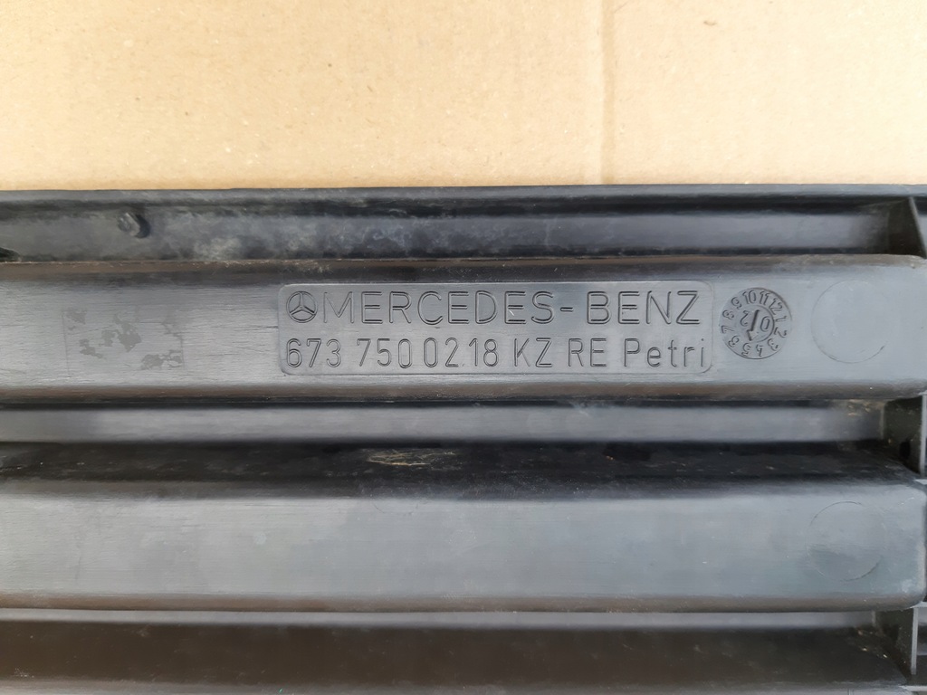 фото №6, Mercedes lk 814 решётка радиатора решётка радиатора решётка правая 6737500218 оригинал