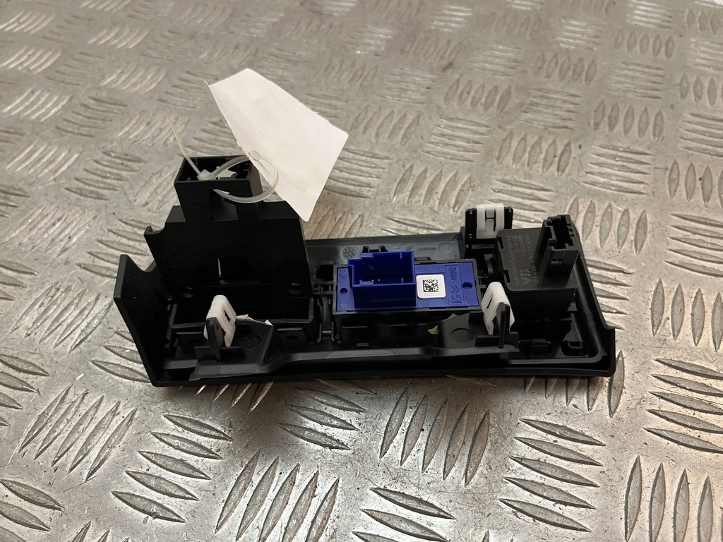 фото №7, Peugeot 5008 ii 2017 кнопка открывания крышки багажника