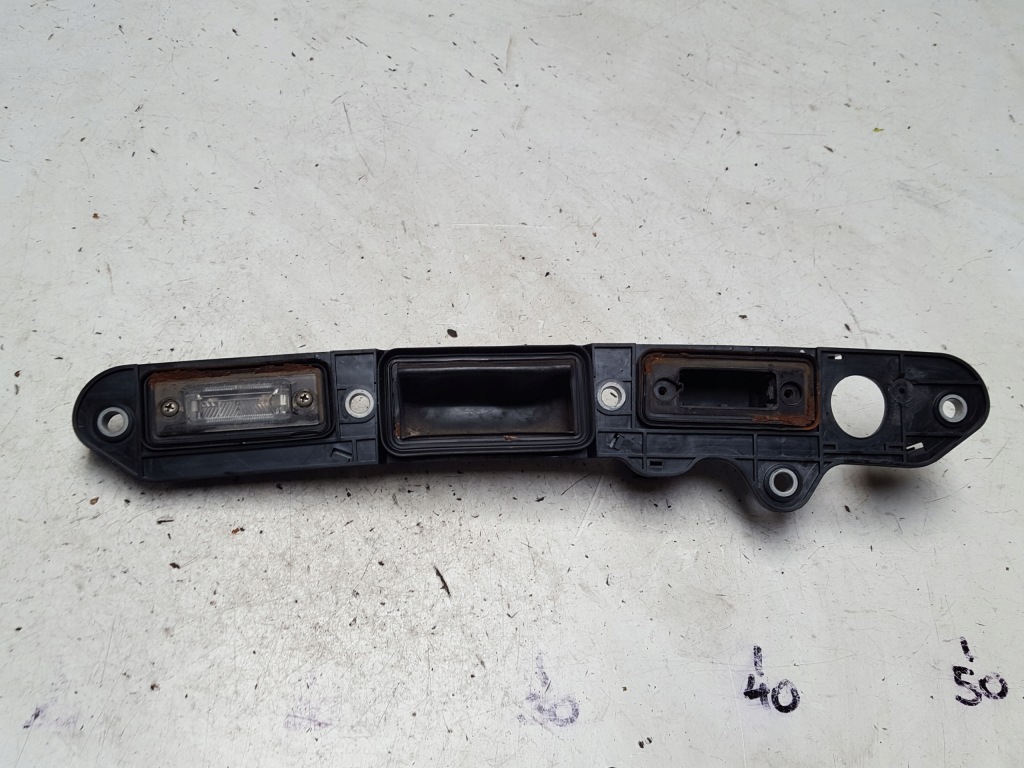 фото №1, Vw golf 5 v plus 05r- молдинг крышки лампа номерного знака