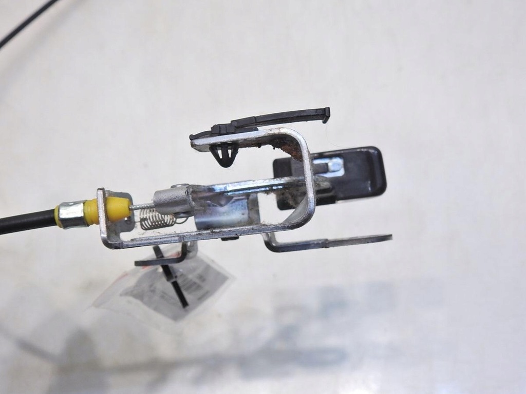 фото №7, Ручка трос крышка заливной топлива mazda 5 i lift