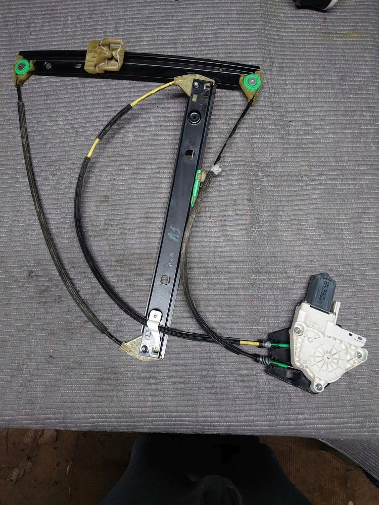 фото №5, Подъемник стекло правый audi a1 3d eu