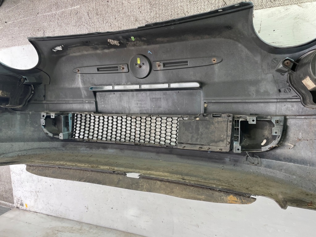 Купити Передній бампер fiat 500 pop код лакофарбового покриття 952 rok 2011