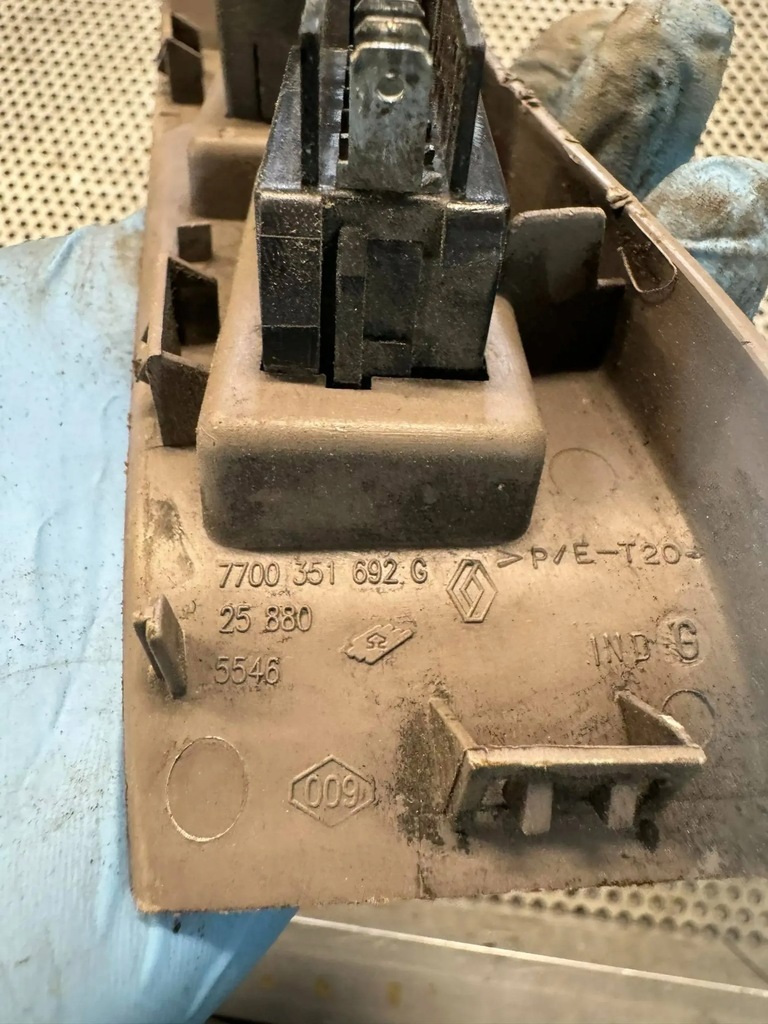 фото №1, Переключатель стекло левый перед renault master ii 98-03 7700351692