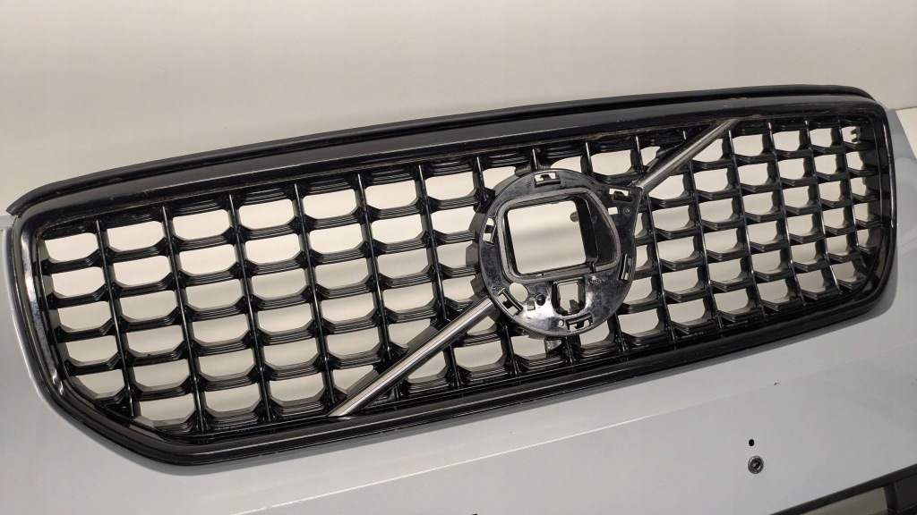 Бампер перед volvo xc40 lift r design 2022- в Украине