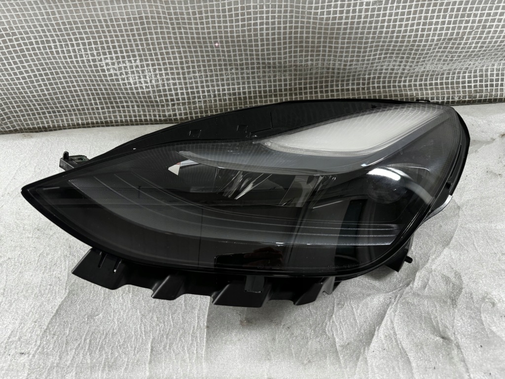 Купити Tesla 3 iii y ліва лампа передня
