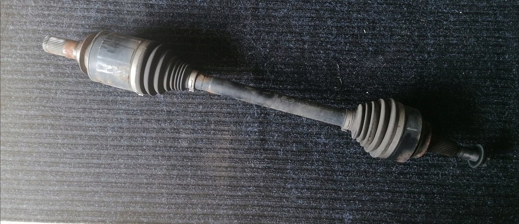 фото №1, Приводной вал правая задняя cherokee wk2 p68193667aa