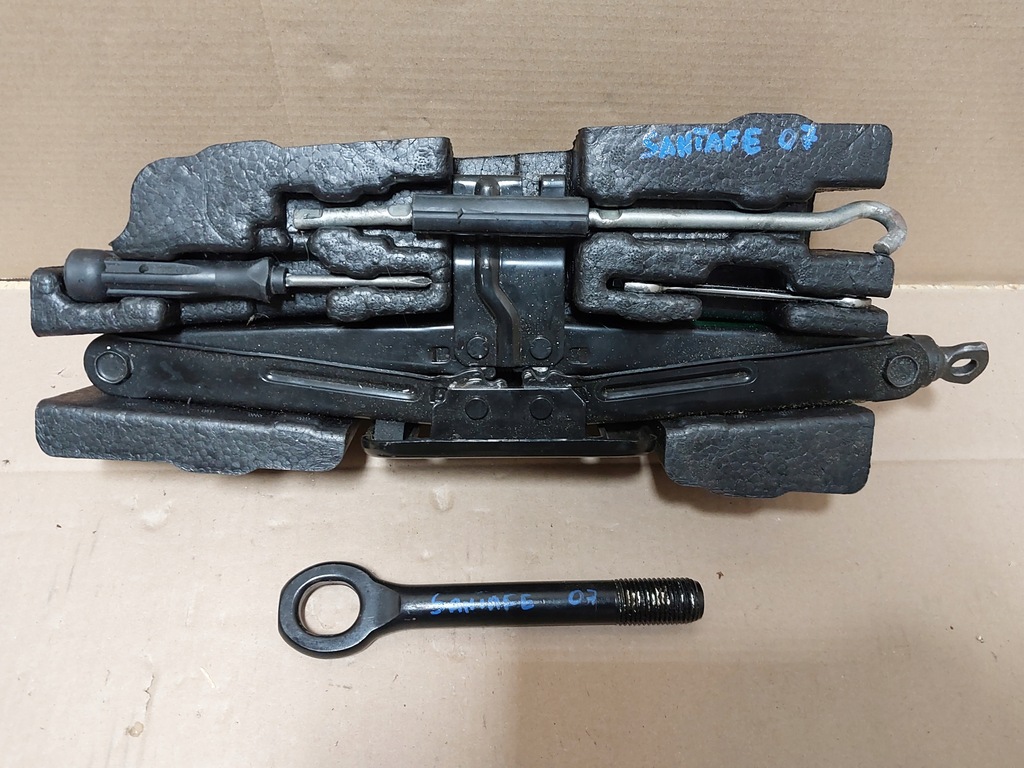 фото №1, Hyundai santa fe ii lift вкладыш домкрат ключ ушко