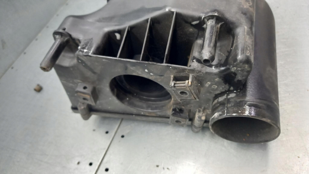 Корпус фільтра повітря mercedes benz a140 w168 99r 1.4b a1660940004 Зі Шроту