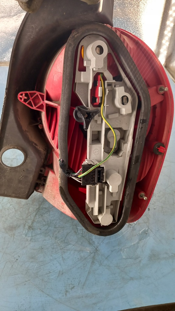 фото №4, Лампа левая задняя renault modus 1.5dci 04r