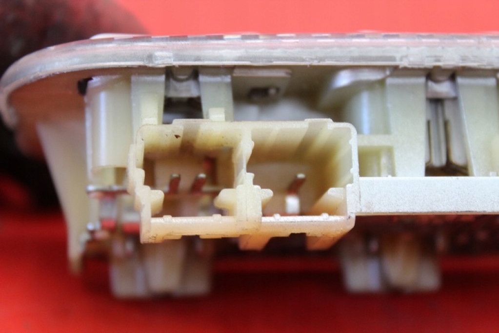 фото №7, Лампа освітлення салону перед 9680713880 peugeot 3008 1 i 09-16