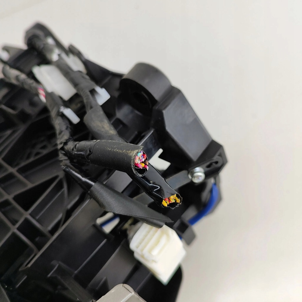 фото №8, Toyota yaris 2015 домкрат переключения передач / верхний