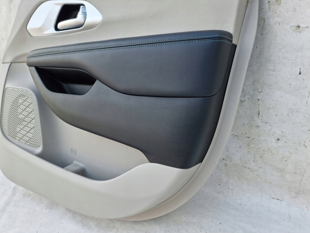 фото №8, Chrysler pacifica hybrid обшивка двері правий 17r