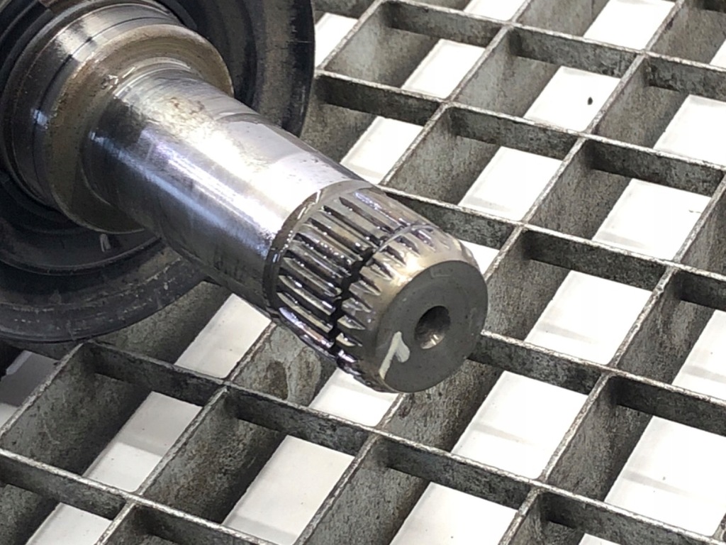 фото №4, Приводной вал левый задняя mini clubman f54 7646867 2.0 192km хэтчбек шарнир