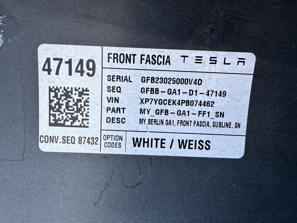 Tesla model y 2020- бампер перед без pdc оригинал с Разборки