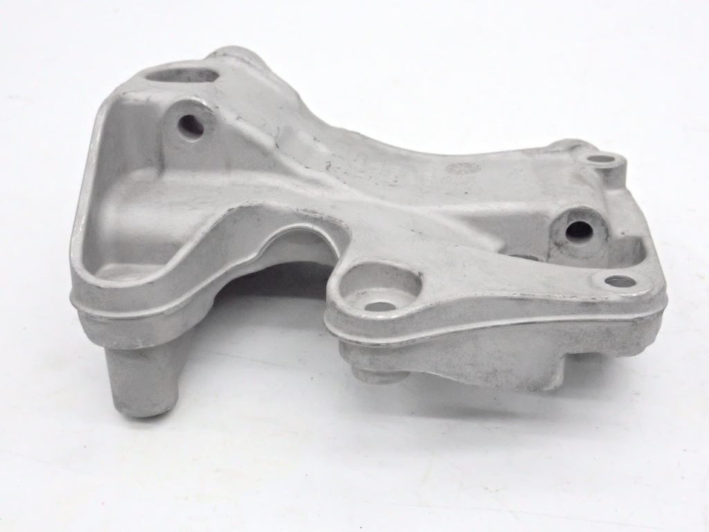 Купити Кронштейн кронштейн генератора audi q7 079903805af