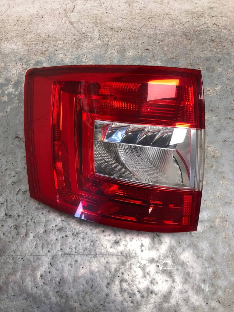 фото №1, Лампа левый задняя skoda octavia iii kombi 5e9945095