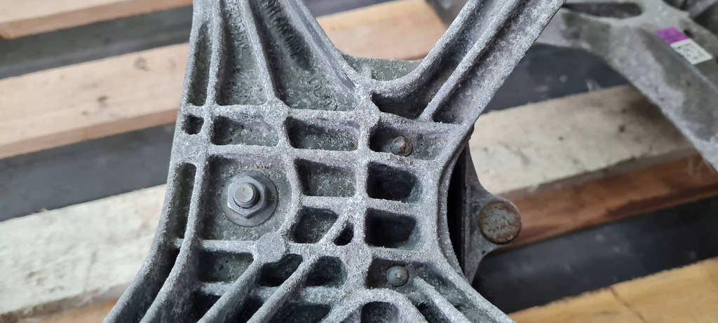 фото №9, A4 b9 8w lift кронштейн кронштейн коробки передач aut 2.0 tfsi 8w0399262ar a5 8w