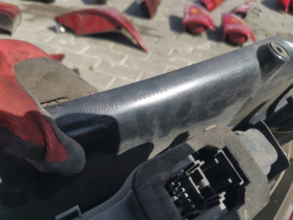 фото №6, Renault оригинальный номер 8200027153 lammpa задняя l