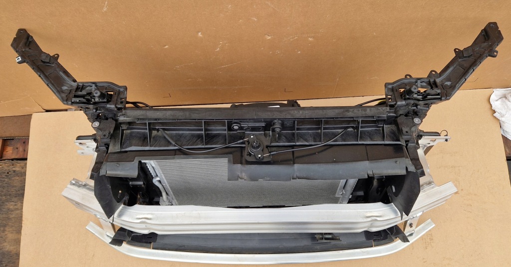 Ремень передний радиатор балка audi q3 рестайлинг  83a 1.5 tfsi 35 tfsi новый комплект Киев