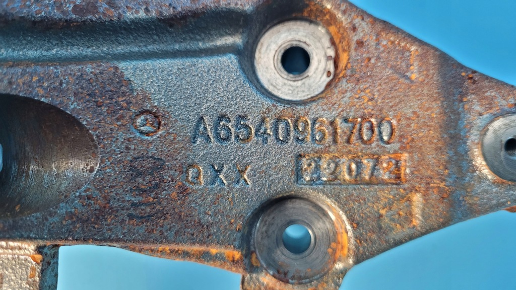 фото №12, Mercedes w206 опора кронштейн a6540961700 a6560961100