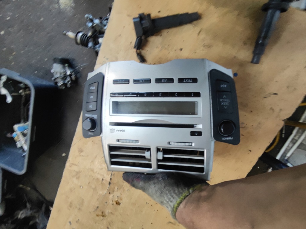 фото №1, Toyota yaris ii радио cd заводской