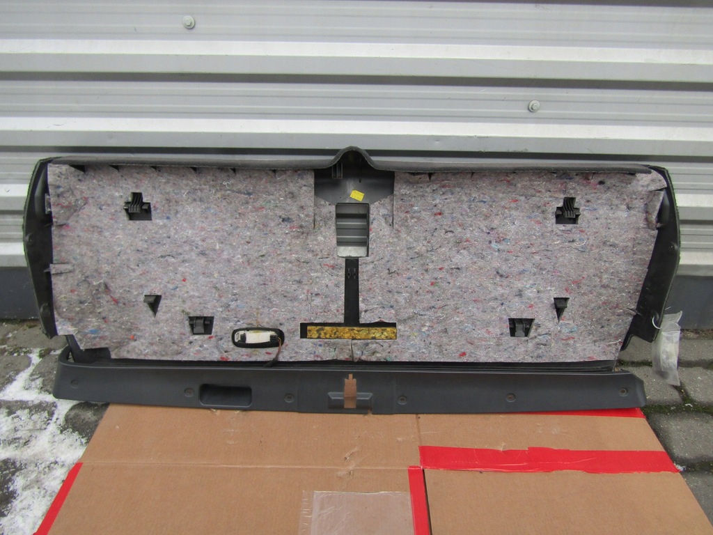 фото №8, 2 mercedes w210 kombi lift оббивка кришки багажника + захист замка