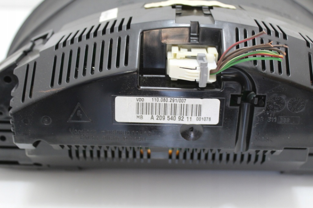 Панель w милях англієць  оригінальний номер mercedes clk w209 c209 clk280 m272 a2095409211 Оригінал