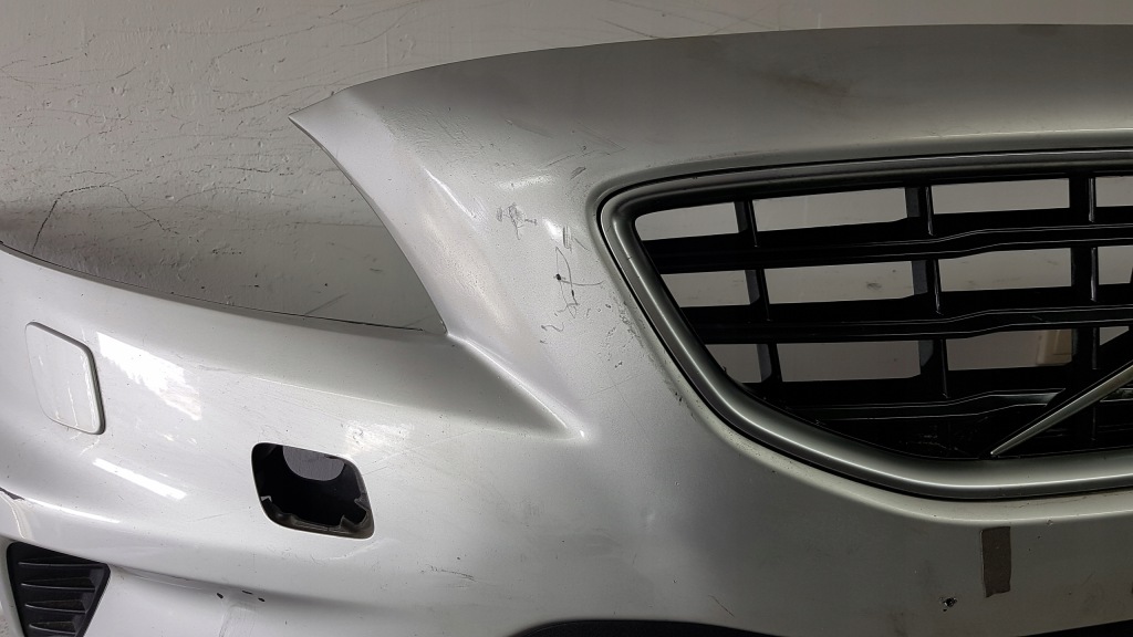 Volvo v40 r-design 2012 - бампер перед 6710 Доставка