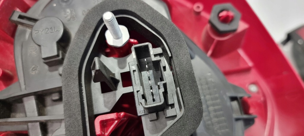 фото №14, Лампа правий задня задня peugeot 208 i 12-15