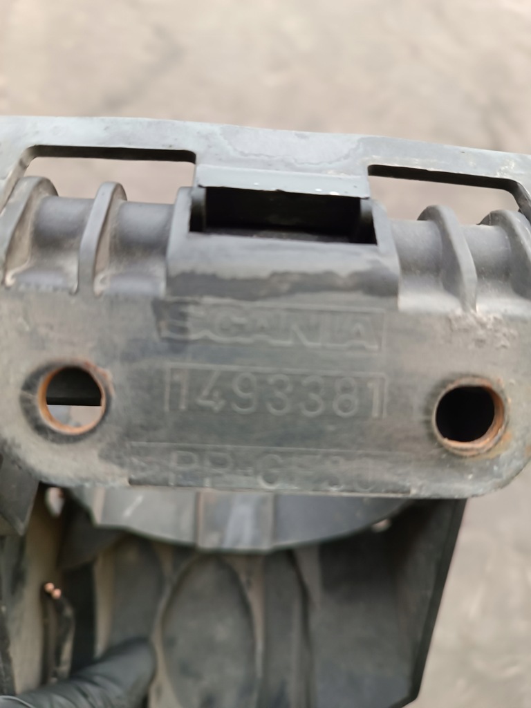 фото №5, Рамка противотуманная фара scania правая 1786695