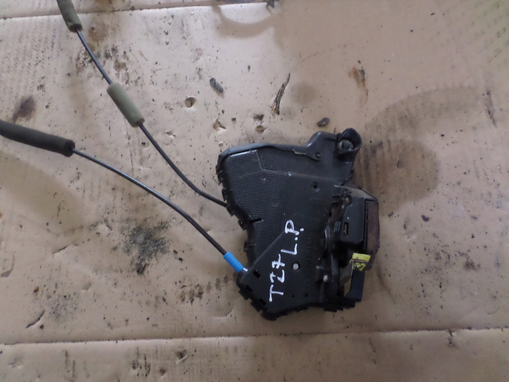 фото №1, Toyota avensis t27 замок дверь левый передний europa