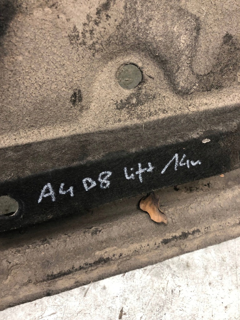 Накладка подвеска левая audi a4 b8 рестайлинг  седан 8k0825207d с Разборки