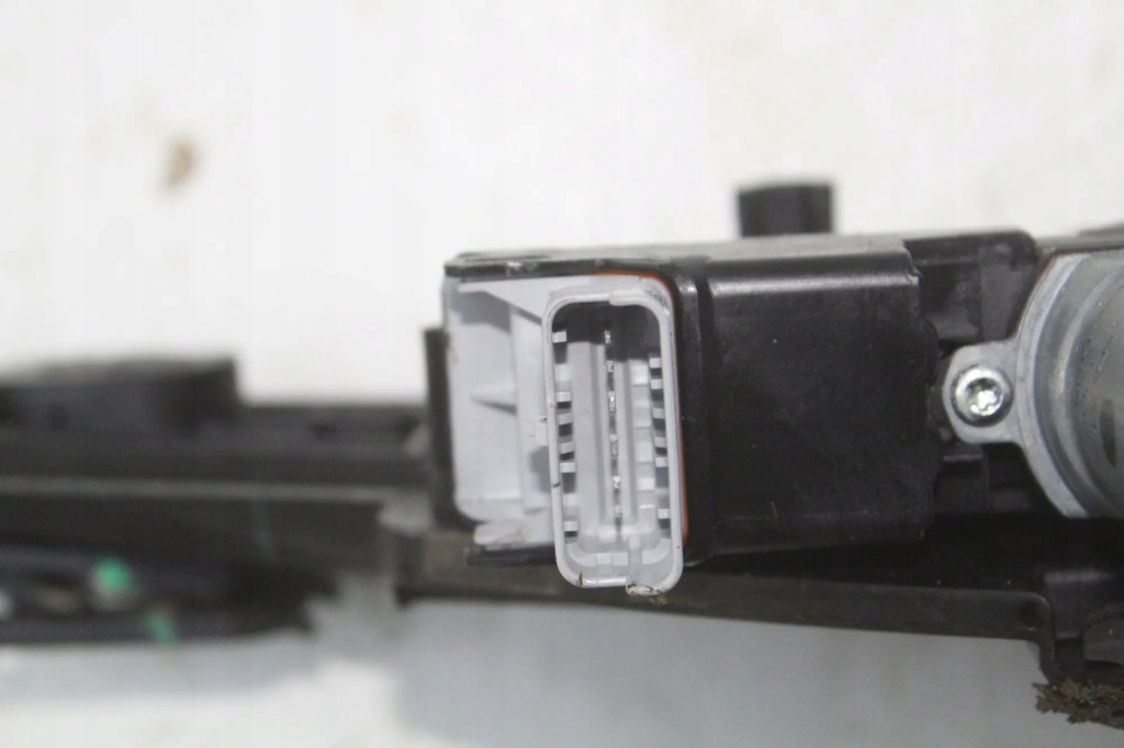 Подъемник стекло правых передних дверь opel mokka 9828130680 1.2l бензиновый Недорого