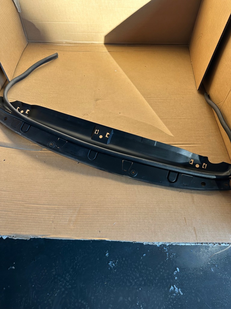 фото №1, Bmw g42 захист поперечина передній пластик