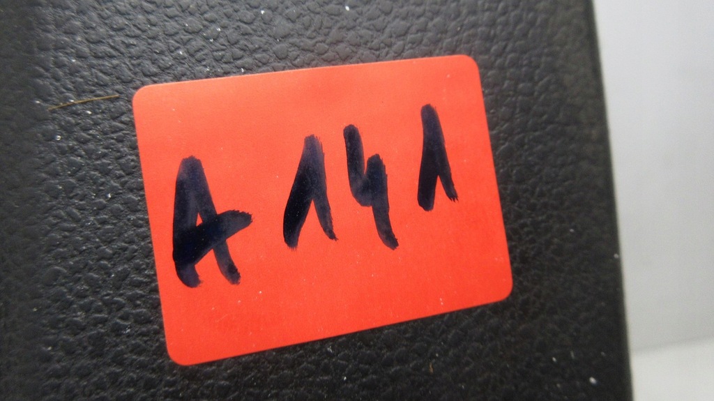 фото №8, Mercedes w204 подлокотник чёрный