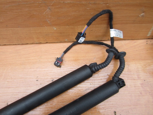 фото №11, Skoda superb iii привід кришки задня амортизатор правий 3v9827852b