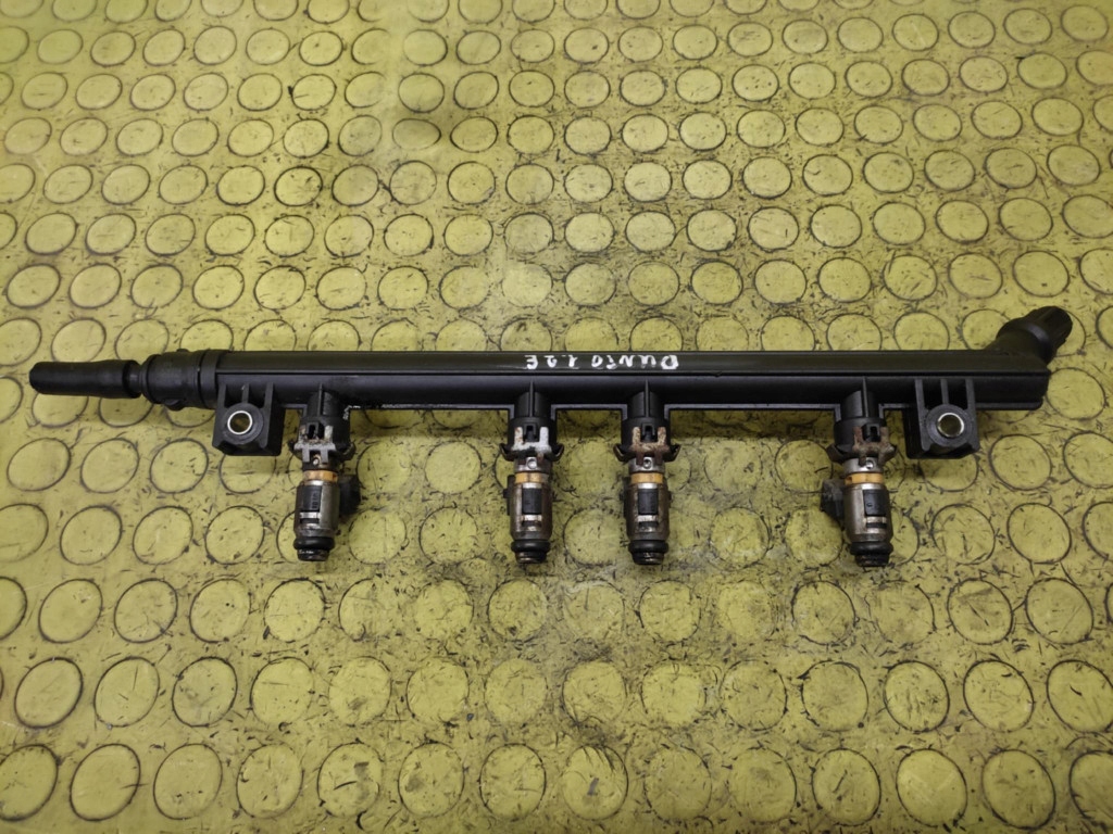 Купить Fiat punto ii 1.2 молдинг впрыскная