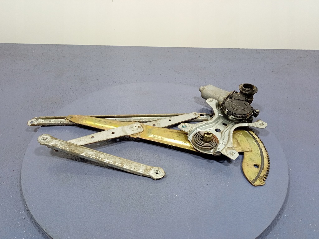 фото №1, Toyota avensis verso подъемник стекло задняя левый 85720-44050