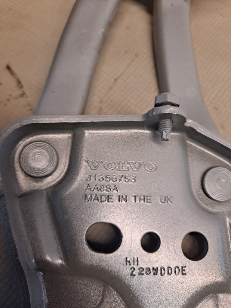 фото №8, Петля петлі капот volvo xc40 31356752 31356753