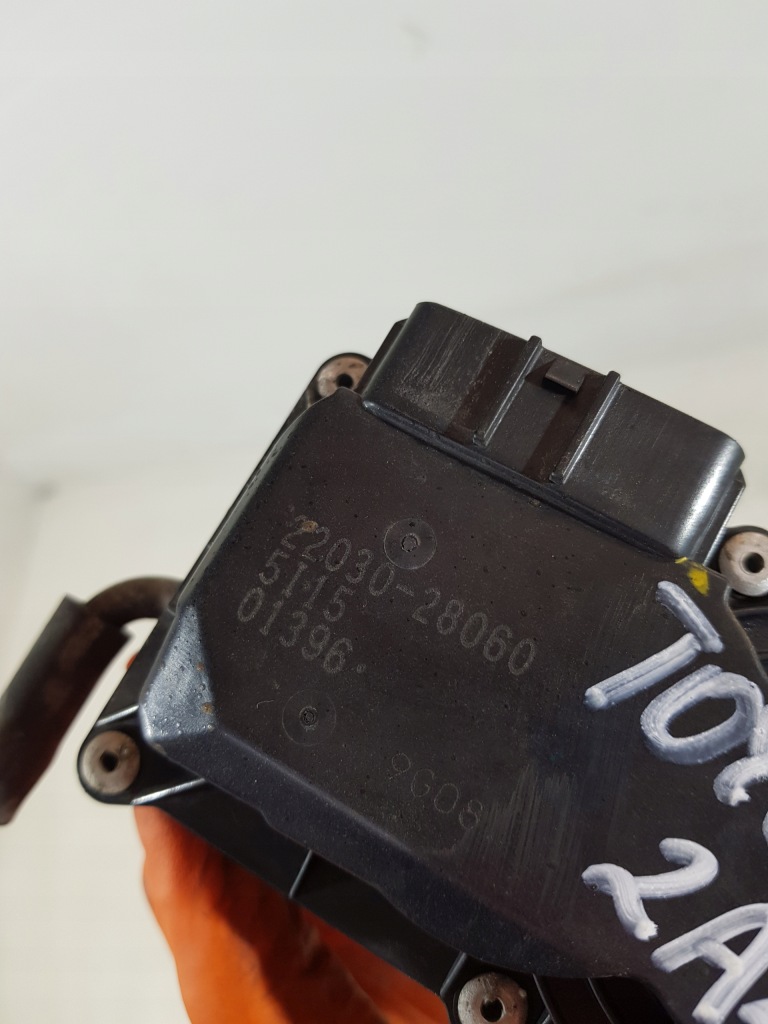 фото №8, Дроссельная заслонка 22030-28060 toyota rav 4 iii previa 2.4 vvti 2az