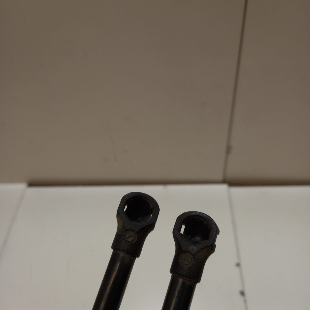 фото №4, Амортизаторы крышки задняя renault grand scenic 3 904517337r