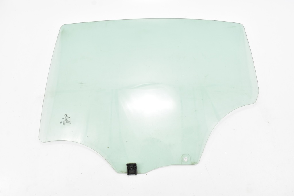 фото №1, Стекло дверь левый задняя 9673360980 peugeot 208 i 2013