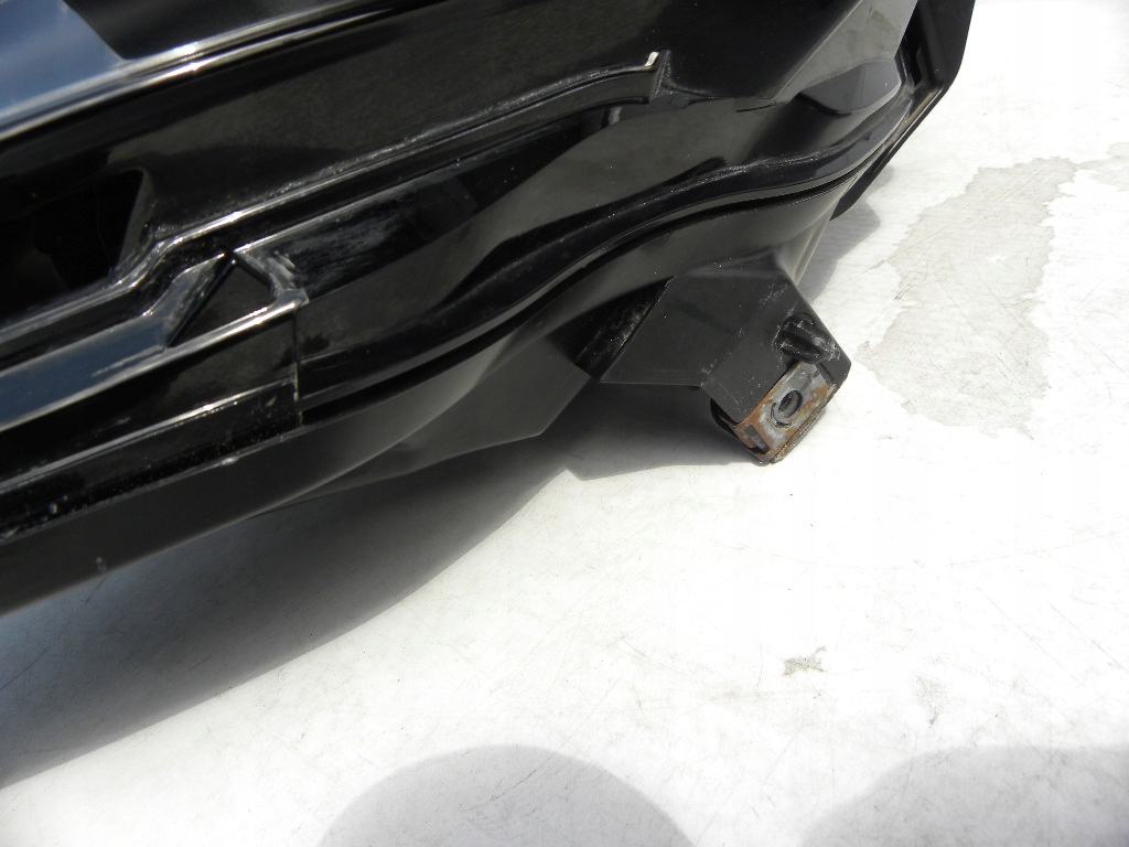 фото №10, Tesla 3-tesla y лампи передні ліва i права сторона