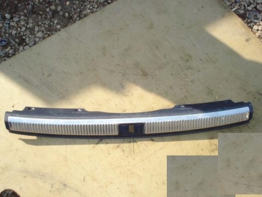 фото №1, Audi a4 b6 niebieski пластик накладка багажника